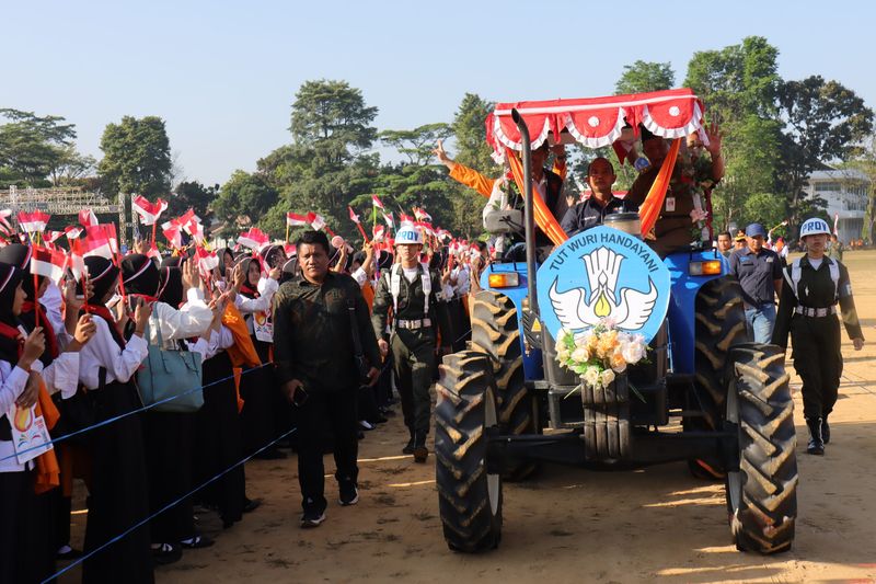 Rektor UNJA Helmi