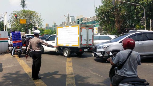 Rumah pompa Sertivia Jakut amblas, lalu lintas dialihkan