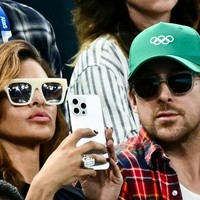 Ryan Gosling dan Eva Mendes jarang muncul bersama di hadapan publik. Namun kali ini, mereka memberikan pengecualian saat menghadiri Olimpiade 2024 di Paris, Prancis. (Foto: AFP/LOIC VENANCE)
