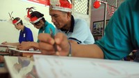 Sejumlah pasien Orang Dengan Gangguan Jiwa (ODGJ) mengikuti lomba menggambar di Rumah Sakit Jiwa Prof Ildrem Medan, Sumatera Utara, Senin (12/8/2024).