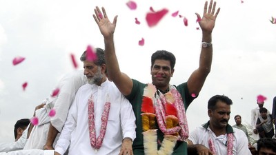 Atlet Pakistan Disambut Bak Pahlawan Usai Raih Emas Olimpiade Pertama