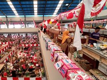 Semarak Pasar Banyumas Sambut HUT RI, Semua Serba Merah Putih!