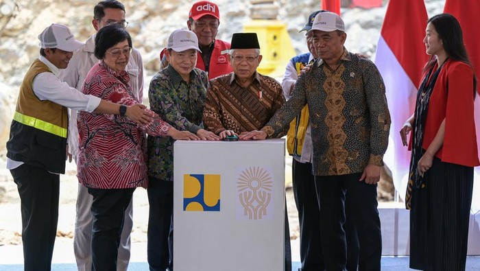 Wakil Presiden Ma'ruf Amin menyampaikan pidato saat kegiatan ground breaking Istana Wakil Presiden di Ibu Kota Nusantara (IKN), Penajam Paser Utara, Kalimantan Timur, Senin (12/8/2024). Pembangunan Istana Wakil Presiden tersebut dilaksanakan secara dua tahap dengan target penyelesaian tahap pertama pada Agustus 2025. ANTARA FOTO/Fauzan