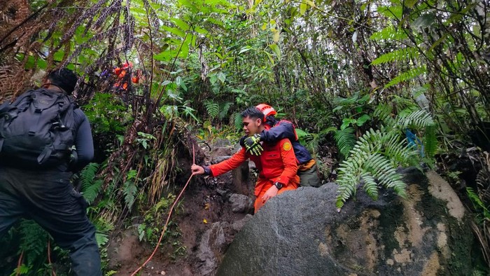 Seorang pendaki wanita cedera di Gunung Klabat, Minut, Sulut. Dokumen Istimewa