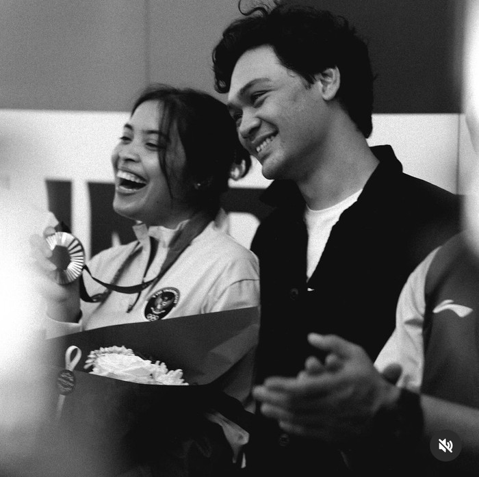 Serunya Mikha Angelo Saat Makan Bareng Gregoria Mariska dan Keluarga Serunya Mikha Angelo Saat Makan Bareng Gregoria Mariska dan Keluarga
