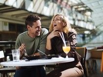 Begini Etiket Split Bill saat Makan Bareng Pacar