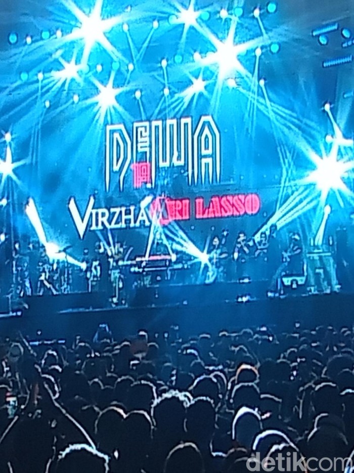 The 90s Festival Dewa19 dan Suede di The 90s Festival.