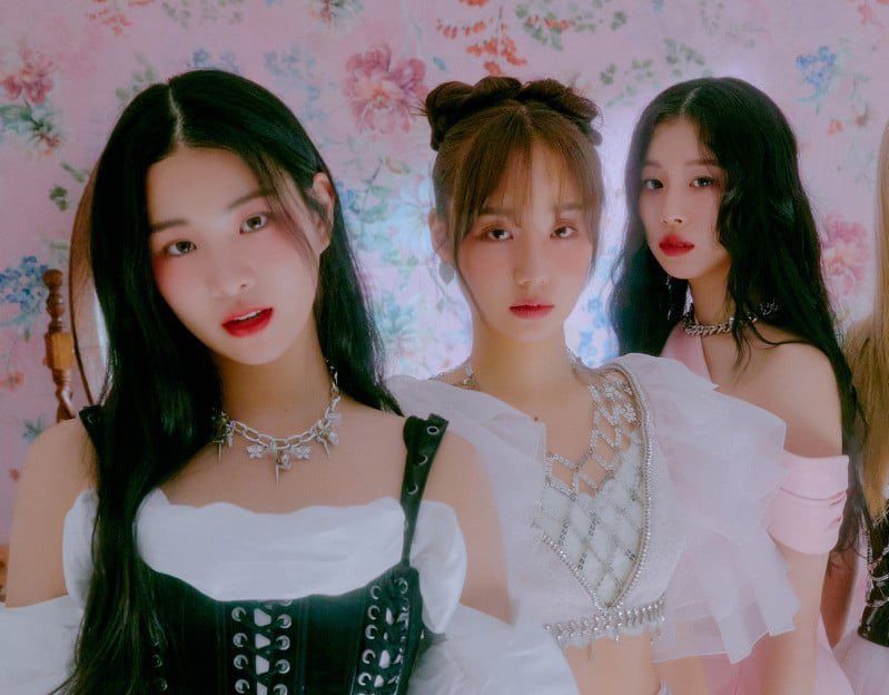 Tiga mantan personel grup KPop FIFTY FIFTY