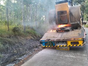 Tragis! Truk Nyangkut Kabel Listrik di Cilacap, Sopir-Kernet Tewas Kesetrum