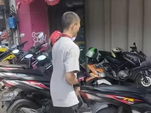 Viral Tunanetra Sulit Jalan gegara Trotoar Jaktim Jadi Parkiran-Lapak Jualan