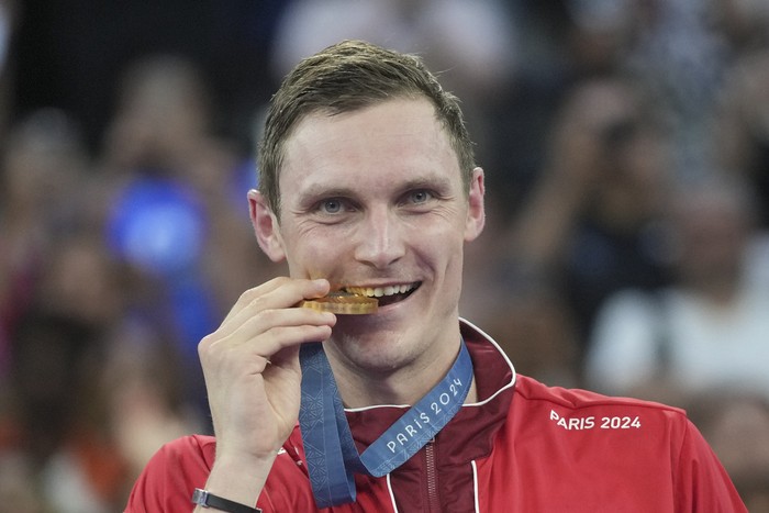 Denmarks Viktor Axelsen celebrates after winning the gold medal at the mens singles badminton at the 2024 Summer Olympics, Monday, Aug. 5, 2024, in Paris, France. (AP Photo/Dita Alangkara)