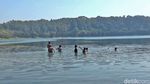 Air di Danau Ranu Pakis Lumajang Menyusut Saat Kemarau