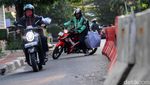 Jangan Ditiru! Aksi Nekat Pemotor Lawan Arah di Hang Tuah Jakarta