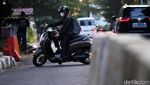 Jangan Ditiru! Aksi Nekat Pemotor Lawan Arah di Hang Tuah Jakarta