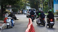 Diharapkan aksi tak tertib berlalulintas ini tidak ditiru oleh pengendara lainnya. Sebab aksi itu sangat berbahaya.