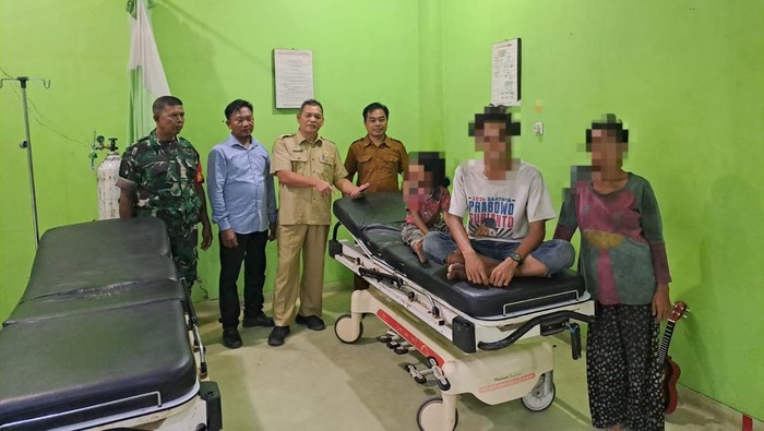 Anak kecil yang ngelem dibawa ke rumah sakit bersama abang dan ibu nya (Dok. Istimewa)