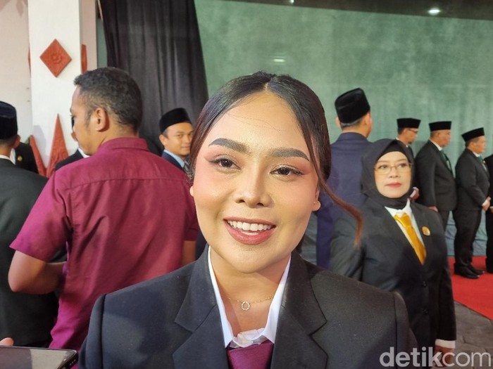 Anggota DPRD Kabupaten Bantul termuda, Aurely Putri Anjani (24) saat ditemui di Kantor DPRD Bantul, Selasa (13/8/2024).