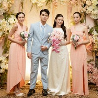 Cassandra Lee melangsungkan pernikahan dengan Ryuken Lie pada 8 Agustus 2024 lalu. Bintang sinetron ini didampingi dua sahabatnya, Beby Tsabina dan Sephora Sievert. Foto: Instagram/@bebystabina @sephorasievert