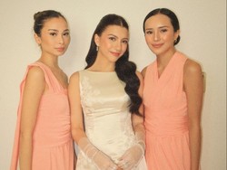 Pesona Beby Tsabina Jadi Bridesmaid Cassandra Lee, Cantik Bergaun Peach
