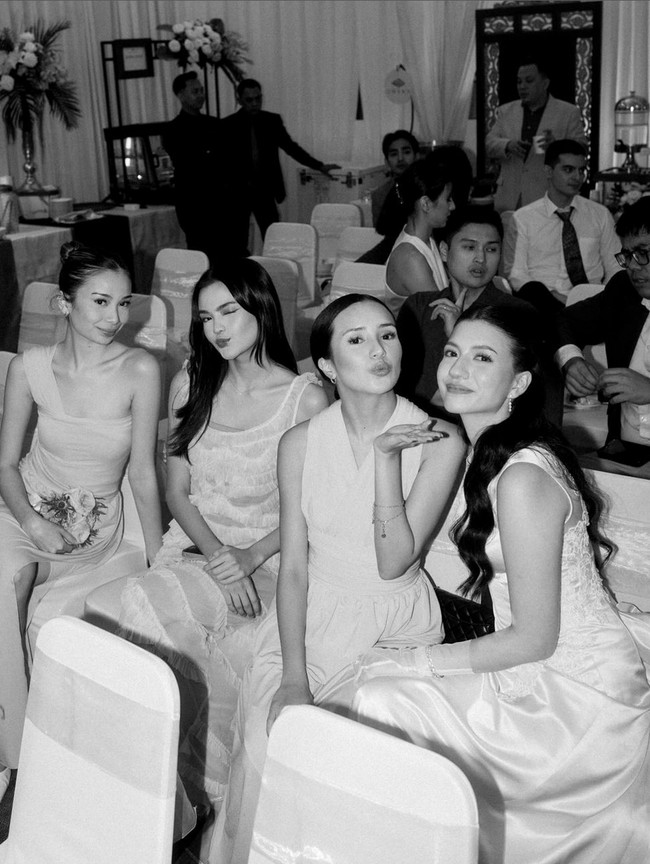 Beby Tsabina sendiri telah lebih dulu melangsungkan pernikahan dengan Rizki Natakusumah pada Juni. Kala itu, Cassandra Lee dipercaya sebagai bridesmaid. Foto: Instagram/@bebystabina @sephorasievert