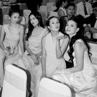 Beby Tsabina sendiri telah lebih dulu melangsungkan pernikahan dengan Rizki Natakusumah pada Juni. Kala itu, Cassandra Lee dipercaya sebagai bridesmaid. Foto: Instagram/@bebystabina @sephorasievert
