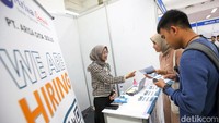 Jobfair ini menghadirkan 40 perusahaan dengan berbagai lowongan dari berbagai sektor dan jenis usaha.  
