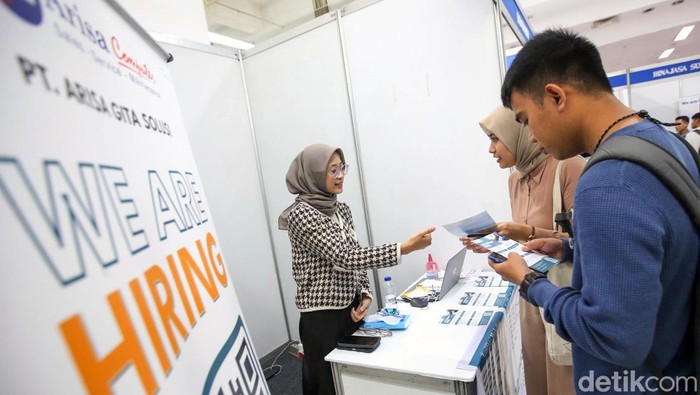 Job Fair Angkatan 2 tengah berlangsung di ITC Permata Hijau, Jakarta, Selasa (13/8/2024). Yuk serbu.