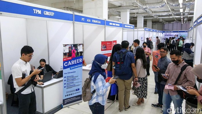 Job Fair Angkatan 2 tengah berlangsung di ITC Permata Hijau, Jakarta, Selasa (13/8/2024). Yuk serbu.