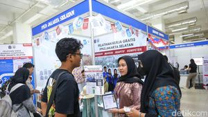 Pencari Kerja Serbu Job Fair di Jakarta