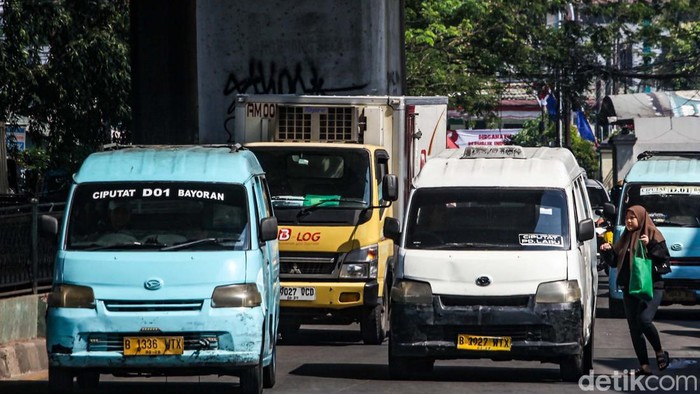 Biar Terintegrasi, Trayek Angkot di Tangsel Bakal Ditambah Trayek angkutan umum atau angkot di Kota Tangerang Selatan akan ditambah. Penambahan trayek ini untuk saling terintegrasi dengan moda transportasi lainnya.