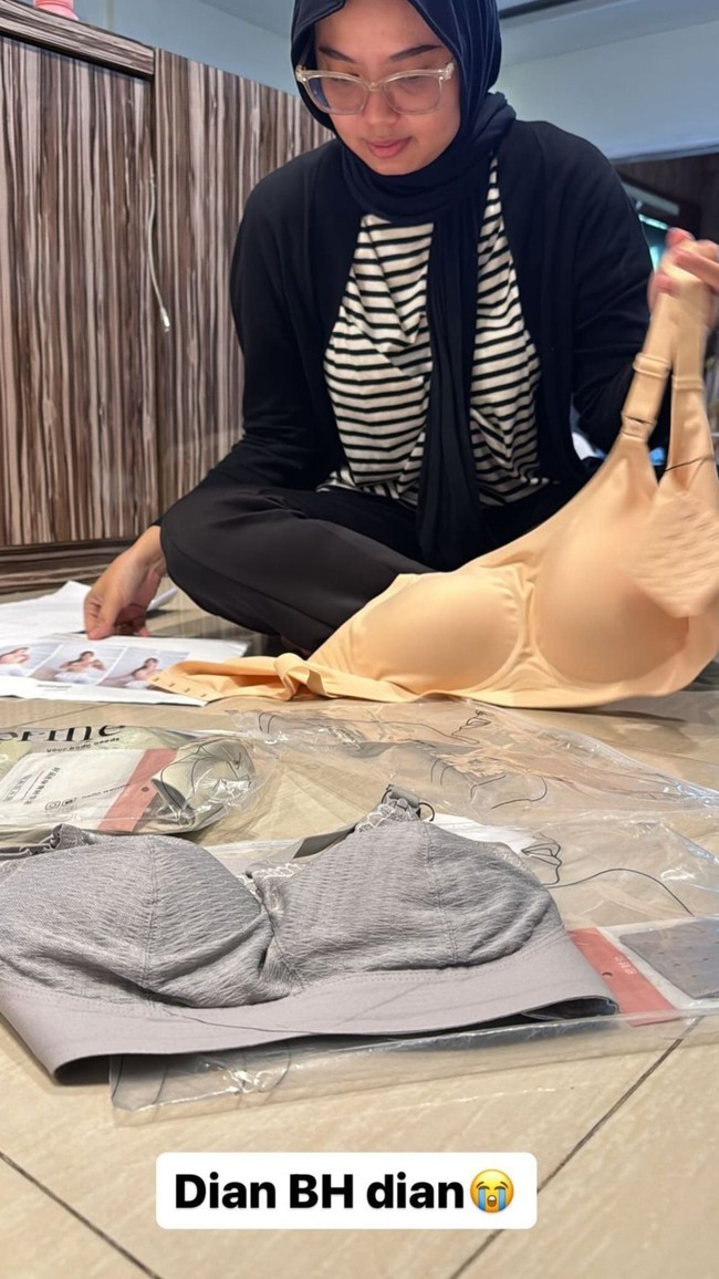 Punya banyak penggemar membuat Fadil Jaidi kebanjiran endorse. Kali ini giliran dirinya mengiklankan barang endorse yang ternyata ialah bra ibu hamil. Foto: Instagram/@fadiljaidi