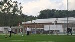 Gaya Jokowi Tinjau Lapangan Pusat Latihan PSSI di IKN