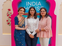 Gaya Mewah Nita Ambani di Olimpiade 2024, Eksis Berbalut Sari Vintage 5 Meter