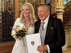 Foto Istri Ke-6 Miliarder, Baru Nikah 2 Bulan Suaminya Meninggal di Usia 91