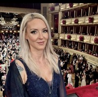 Wanita 42 tahun itu menyampaikan ungkapan kesedihannya melalui media sosial. Dalam sebuah postingan emosional, Simone menulis, Kamu adalah mimpi dalam hidupku. Dan ketika aku melihatmu bersinar, aku tahu aku adalah mimpimu juga.  Foto: dok. Instagram @simone_lugner