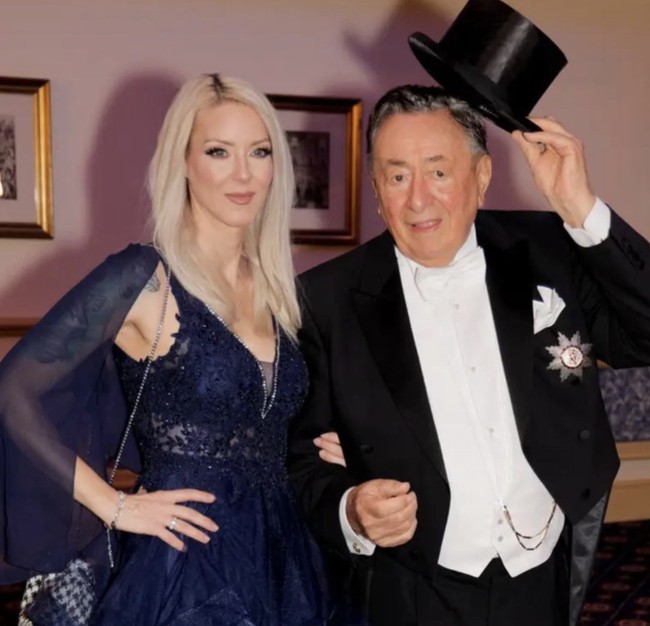 Simone dan Richard mulai menjalin hubungan sejak tahun 2021. Bagi Simone, Richard adalah sosok pria impian.  Foto: dok. Instagram @simone_lugner