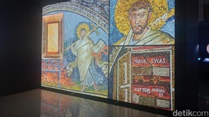 Seni mosaik memang dikenal sebagai dekorasi interior yang khas banget berasal dari Italia.