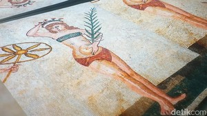 Di pameran ini, kamu bakal melihat seni mosaik yang sudah berumur ribuan tahun lamanya, ada di dinding katedral, sampai di dasar lautan di Italia.  Foto: Courtesy of Tia Agnes/ detikpop