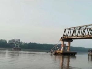 Imbas Jembatan Lalan Putus, Listrik Padam-Kapal Dilarang Melintas