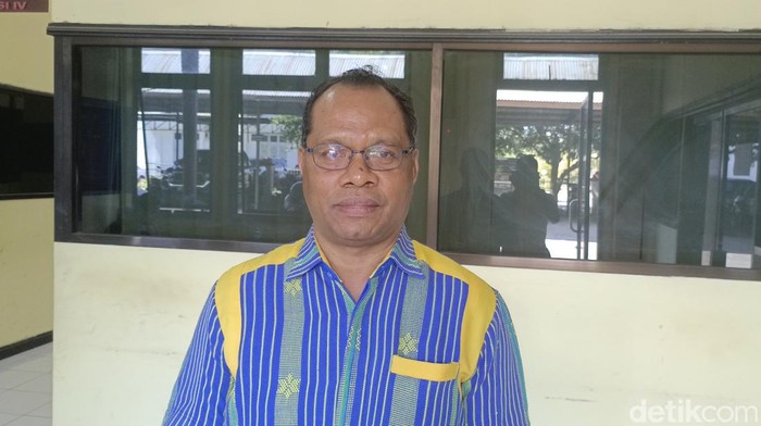 Ketua Bappilu DPW NasDem NTT Alex Ofong saat diwawancarai di Kupang, Selasa (13/8/2024).