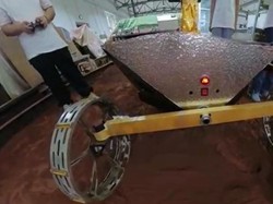 Berkeliling di Laboratorium Penelitian Luar Angkasa China