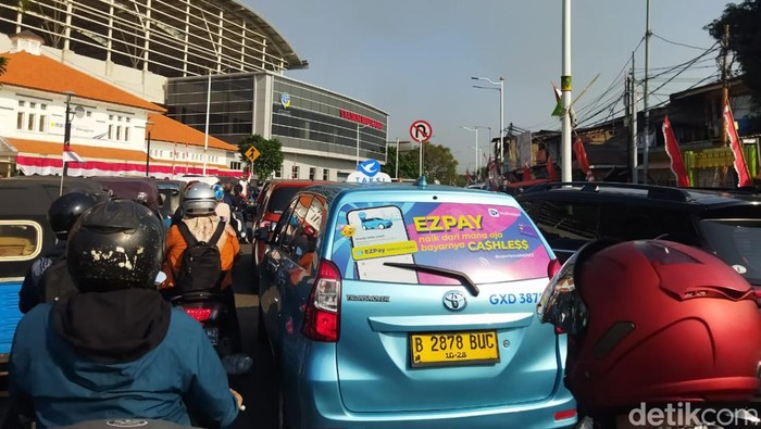 Lalulintas Lumpuh Sekitar Stasiun Manggarai Jaksel Usai Dilanda Si Jago Merah