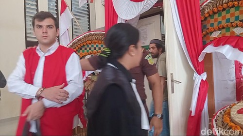 Mahasiswa asal Turki bernama Huseyin Vural divonis hukuman penjara lima tahun enam bulan penjara saat sidang di Pengadilan Negeri (PN) Denpasar, Selasa (13/8/2024). (Foto: Aryo Mahendro/detikBali)