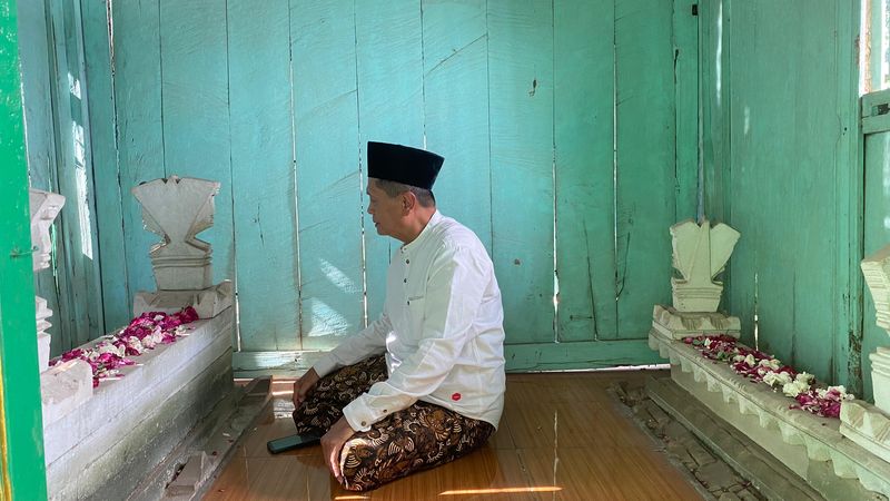 makam Kiai Imam Rozi dan Kiai Abdul Muid