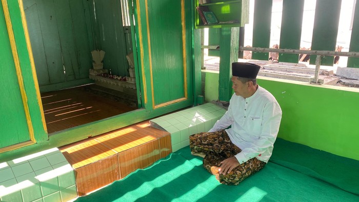 makam Kiai Imam Rozi dan Kiai Abdul Muid