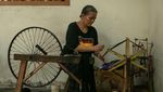 Melihat Pembuatan Kain Lurik Tradisional di Bantul