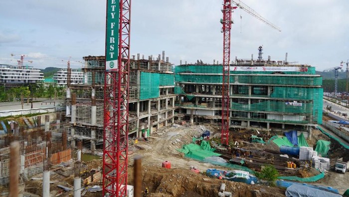Menteri Koordinator Bidang Perekonomian Airlangga Hartarto melakukan peninjauan terhadap perkembangan pembangunan berbagai infrastruktur penting di Ibu Kota Nusantara (IKN).