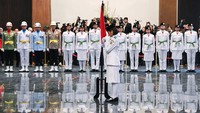 Upacara pengukuhan ini dipimpin oleh anggota Paskibraka, Violetha Agryka Sianturi.