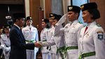 Momen Jokowi Kukuhkan Paskibraka 2024 di Istana Garuda IKN