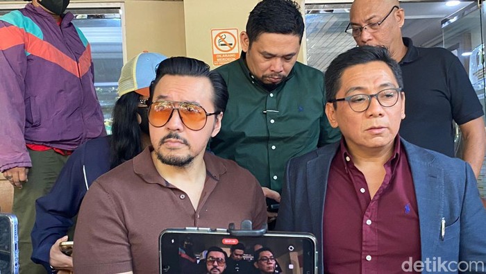 Musisi David Bayu ucap terima kasih ke polisi usai eks pacar anak ditangkap di kasus video syur (Wildan/detikcom)